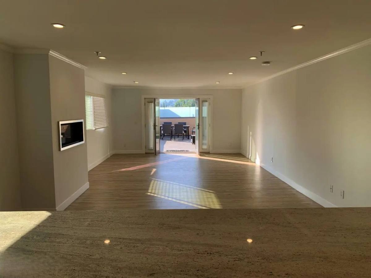 Apartment for rent at 6543 Franklin Ave, Los Angeles, CA 90028