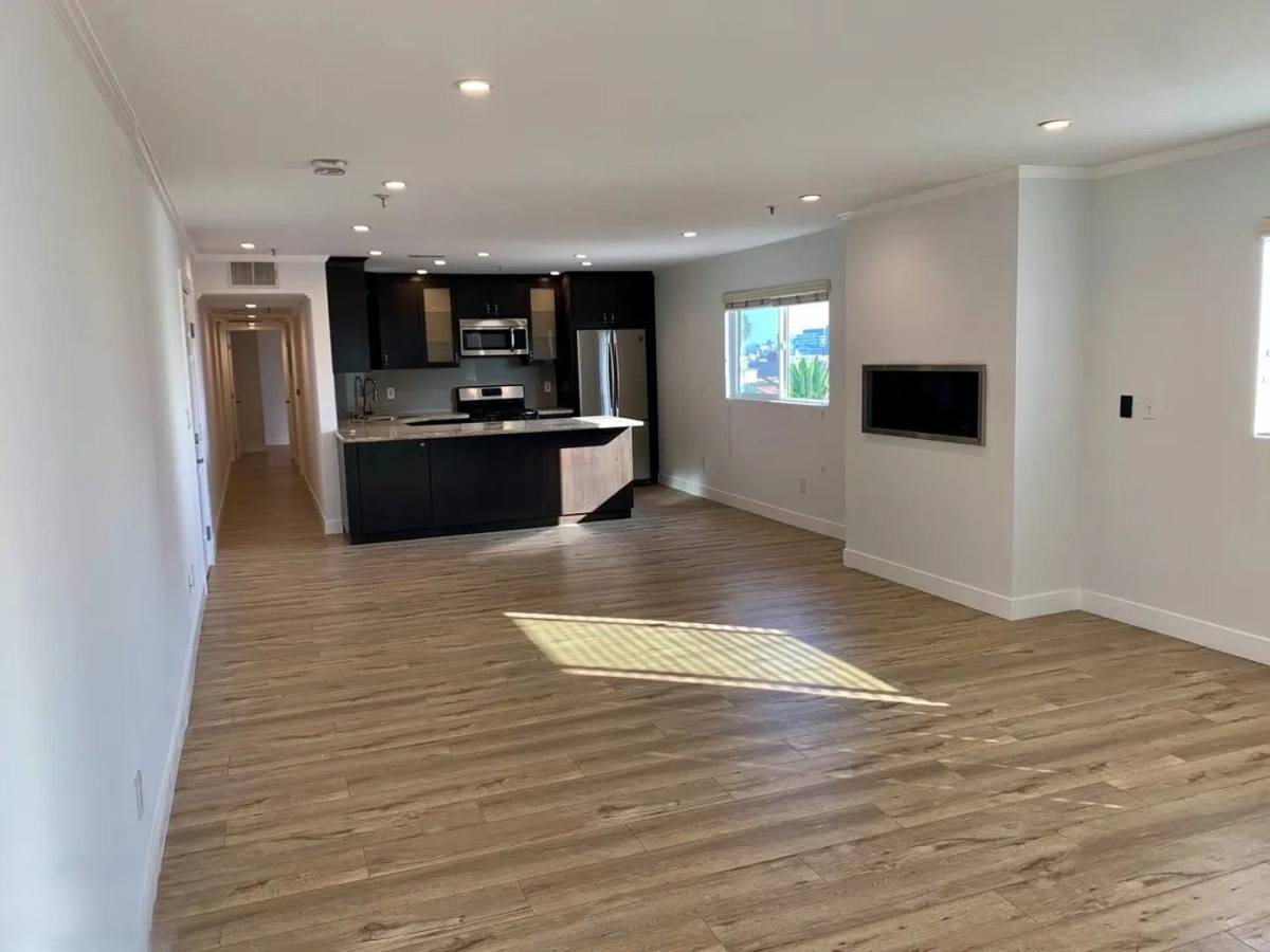 Apartment for rent at 6543 Franklin Ave, Los Angeles, CA 90028