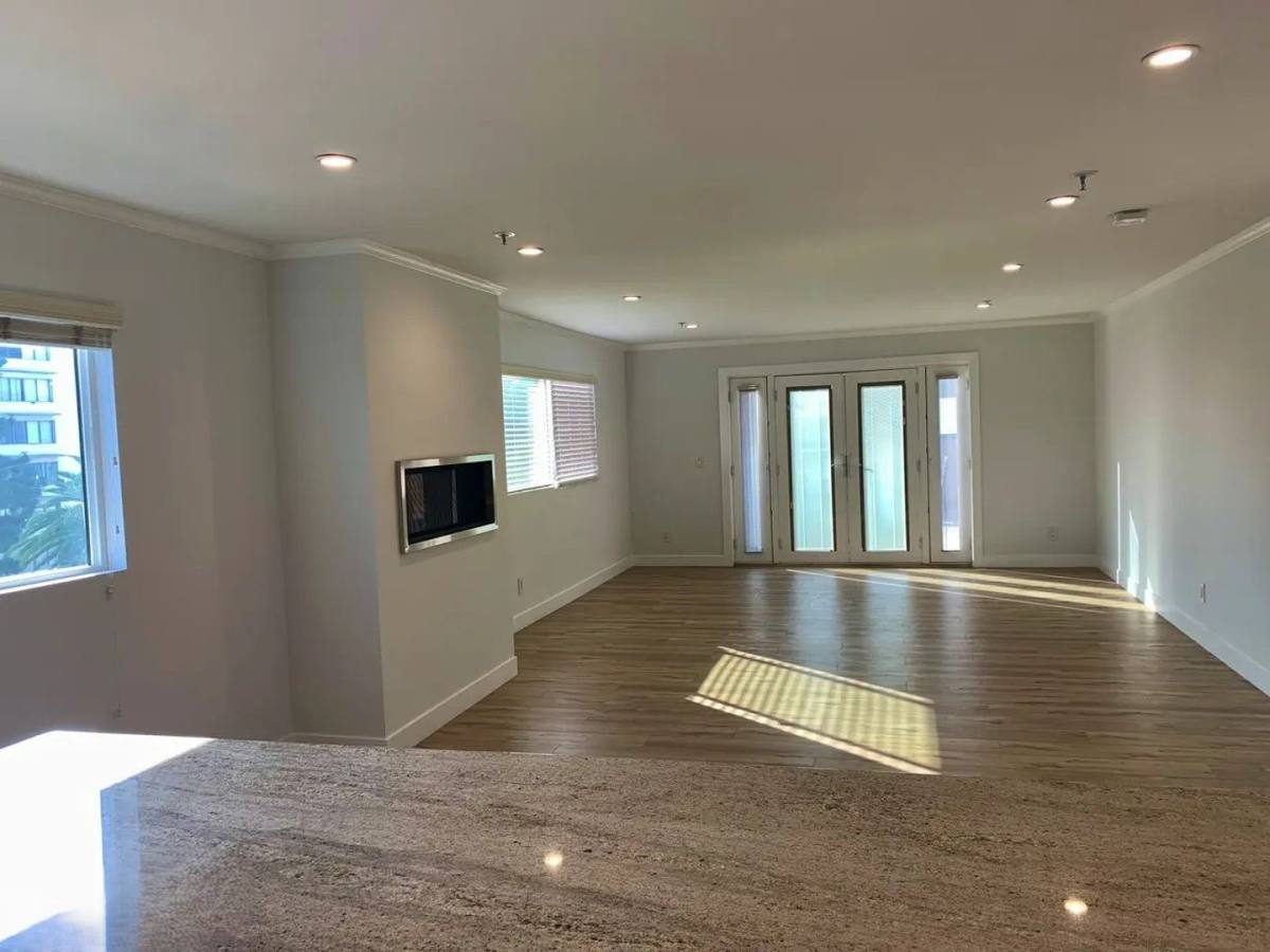 Apartment for rent at 6543 Franklin Ave, Los Angeles, CA 90028
