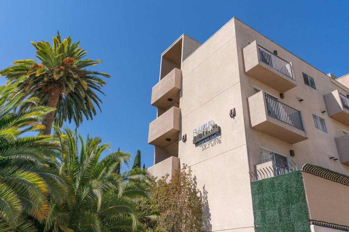 Apartment for rent at 6543 Franklin Ave, Los Angeles, CA 90028