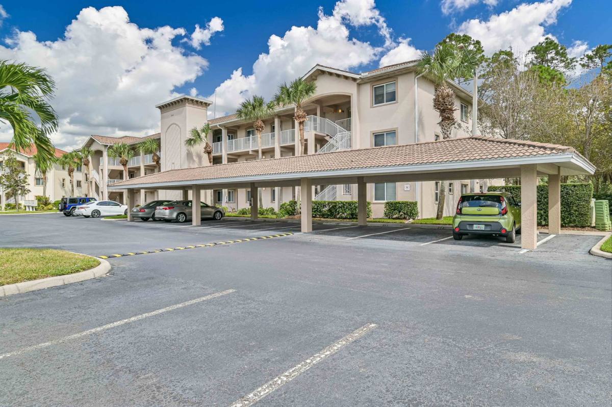 Condo for rent at 7823 Regal Heron Circle, Naples, FL 34104