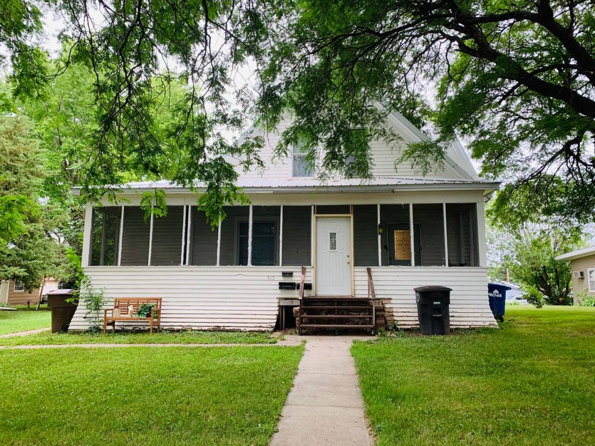 Apartment for rent at 915 W 4th, Mitchell, SD 57301
