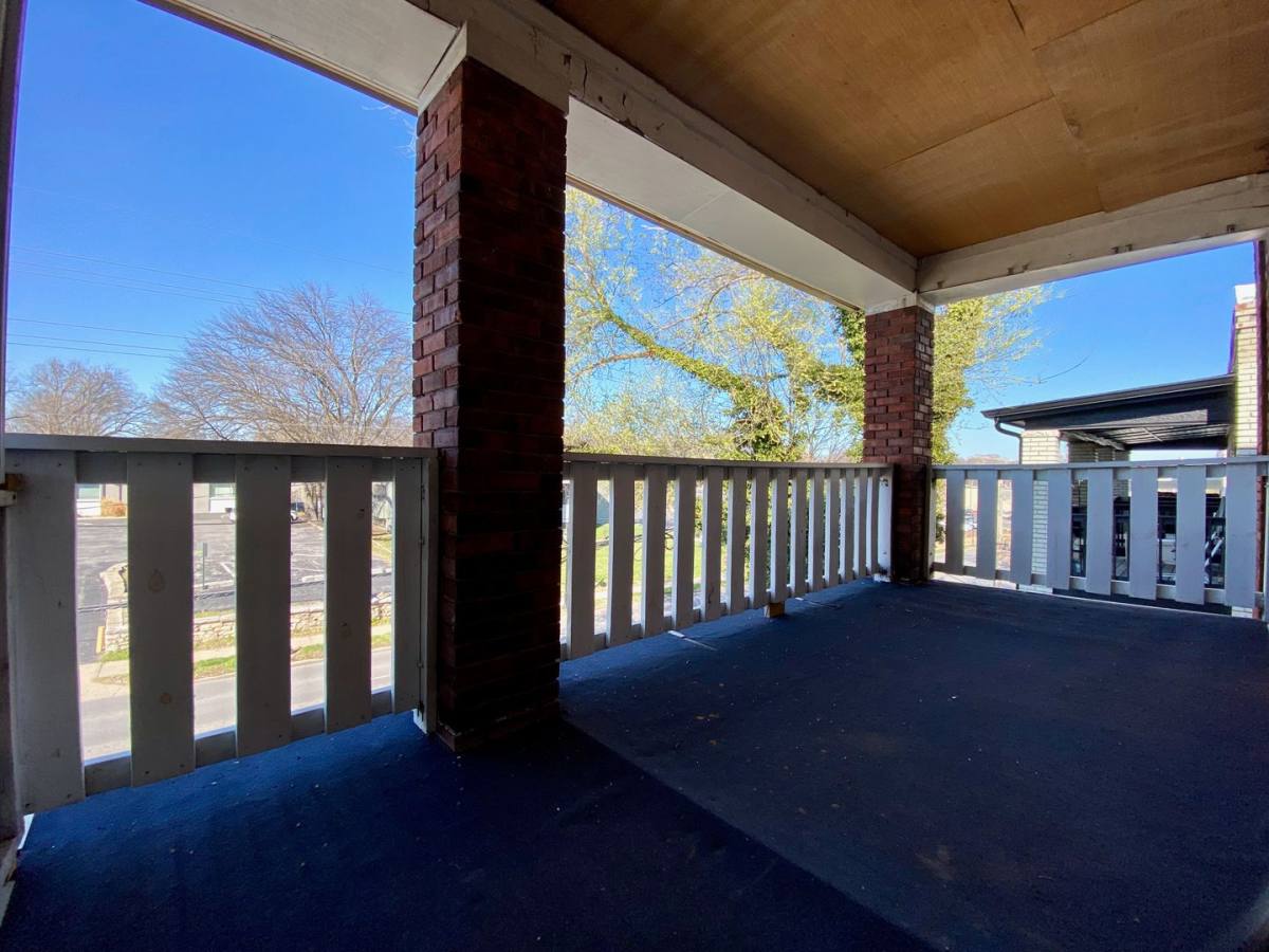 Apartment for rent at 1017-1019 W 39th St, Kansas City, MO 64111