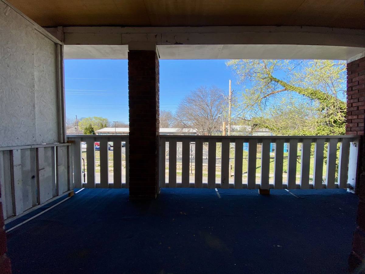 Apartment for rent at 1017-1019 W 39th St, Kansas City, MO 64111