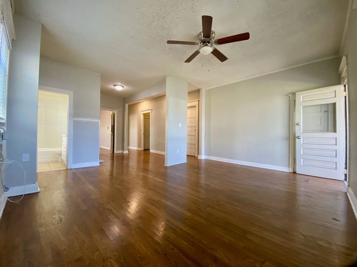 Apartment for rent at 1017-1019 W 39th St, Kansas City, MO 64111