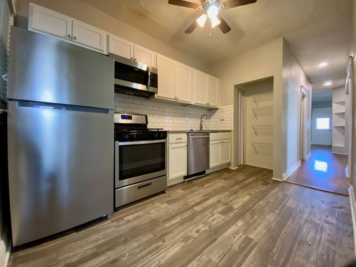 Apartment for rent at 1017-1019 W 39th St, Kansas City, MO 64111