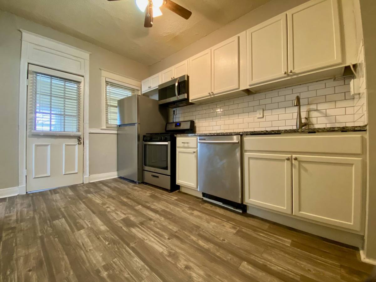 Apartment for rent at 1017-1019 W 39th St, Kansas City, MO 64111
