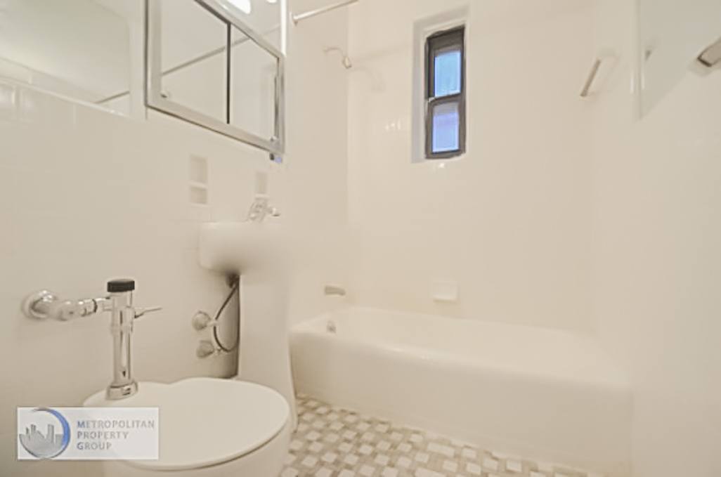 Apartment for rent at 1380 York Ave #2E, New York, NY 10021
