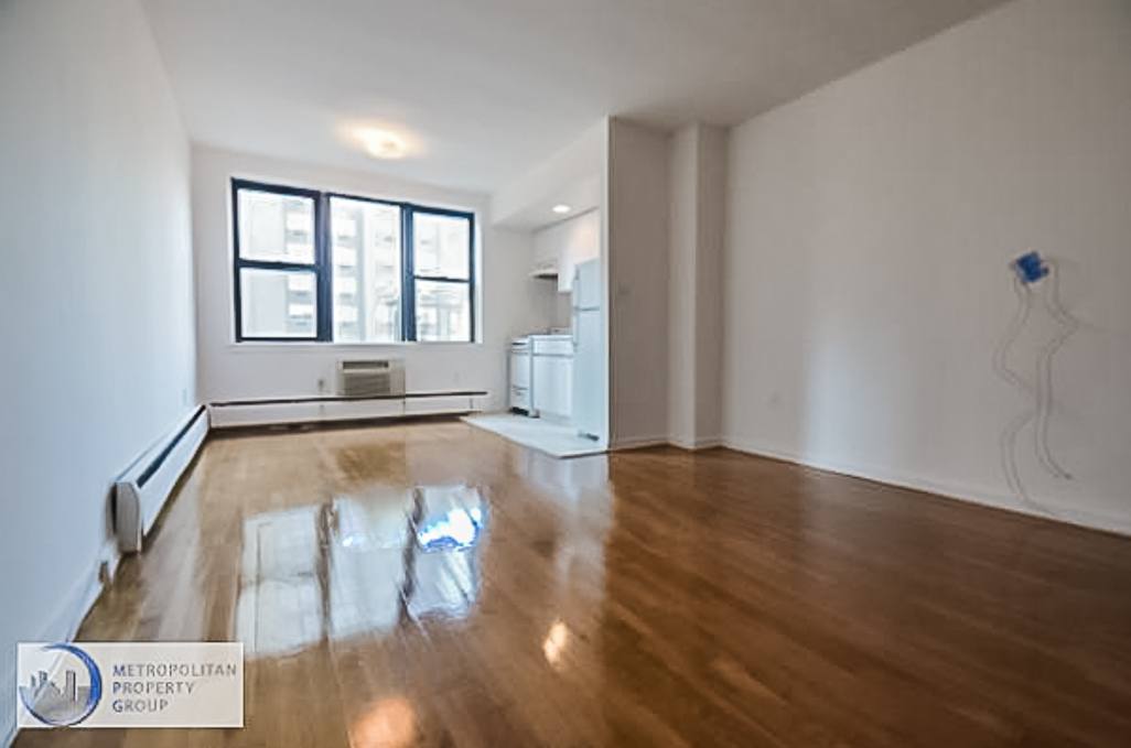Apartment for rent at 1380 York Ave #2E, New York, NY 10021