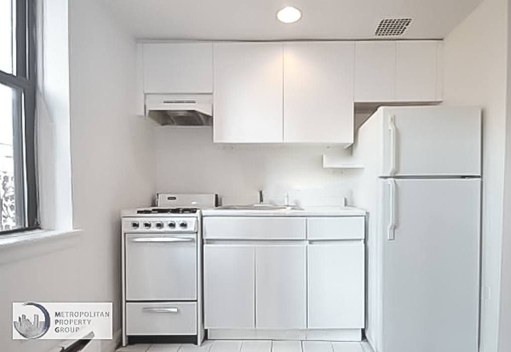 Apartment for rent at 1380 York Ave #2E, New York, NY 10021