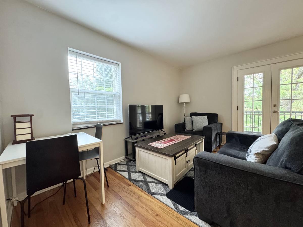 Condo for rent at 4504 Holly St #2N, Kansas City, MO 64111