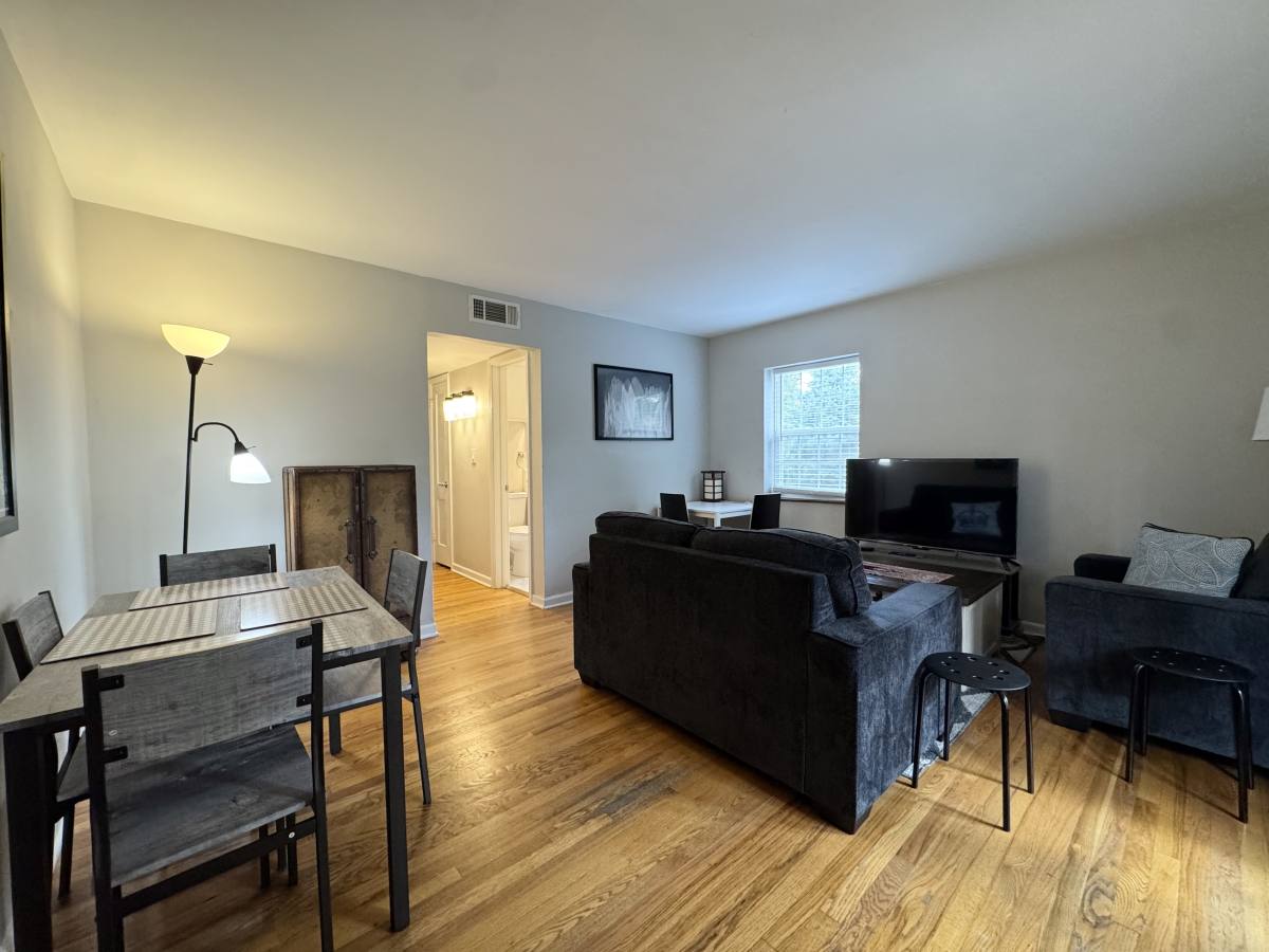 Condo for rent at 4504 Holly St #2N, Kansas City, MO 64111