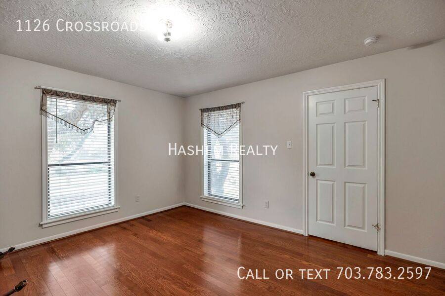 House for rent at 1126 Crossroads Dr, Houston, TX 77079