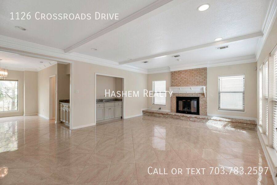 House for rent at 1126 Crossroads Dr, Houston, TX 77079