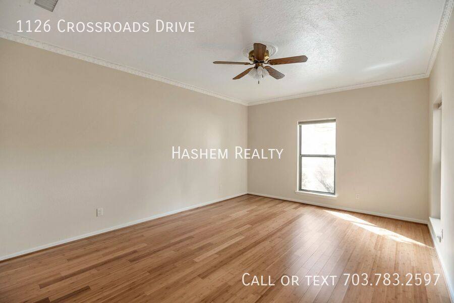 House for rent at 1126 Crossroads Dr, Houston, TX 77079