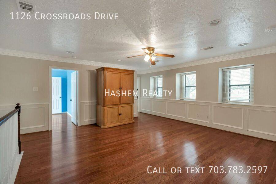 House for rent at 1126 Crossroads Dr, Houston, TX 77079