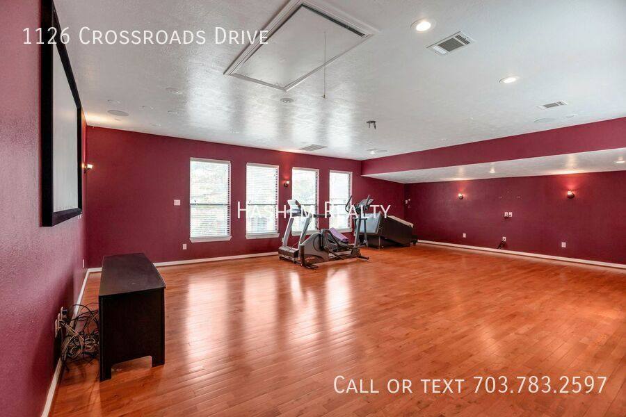 House for rent at 1126 Crossroads Dr, Houston, TX 77079