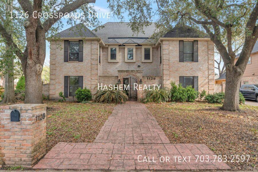 House for rent at 1126 Crossroads Dr, Houston, TX 77079