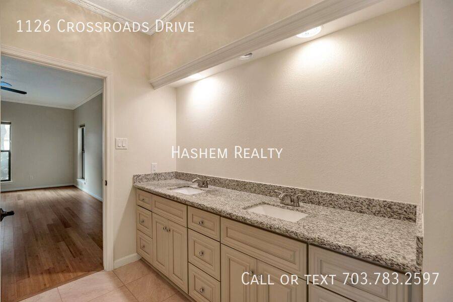 House for rent at 1126 Crossroads Dr, Houston, TX 77079