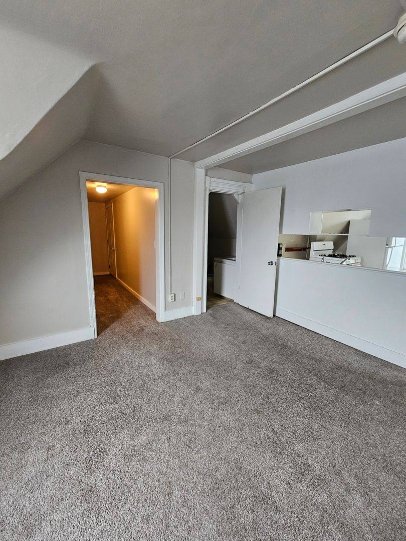 260 Laurel St, Manchester, NH 03103 - Apartment for Rent - Image 2