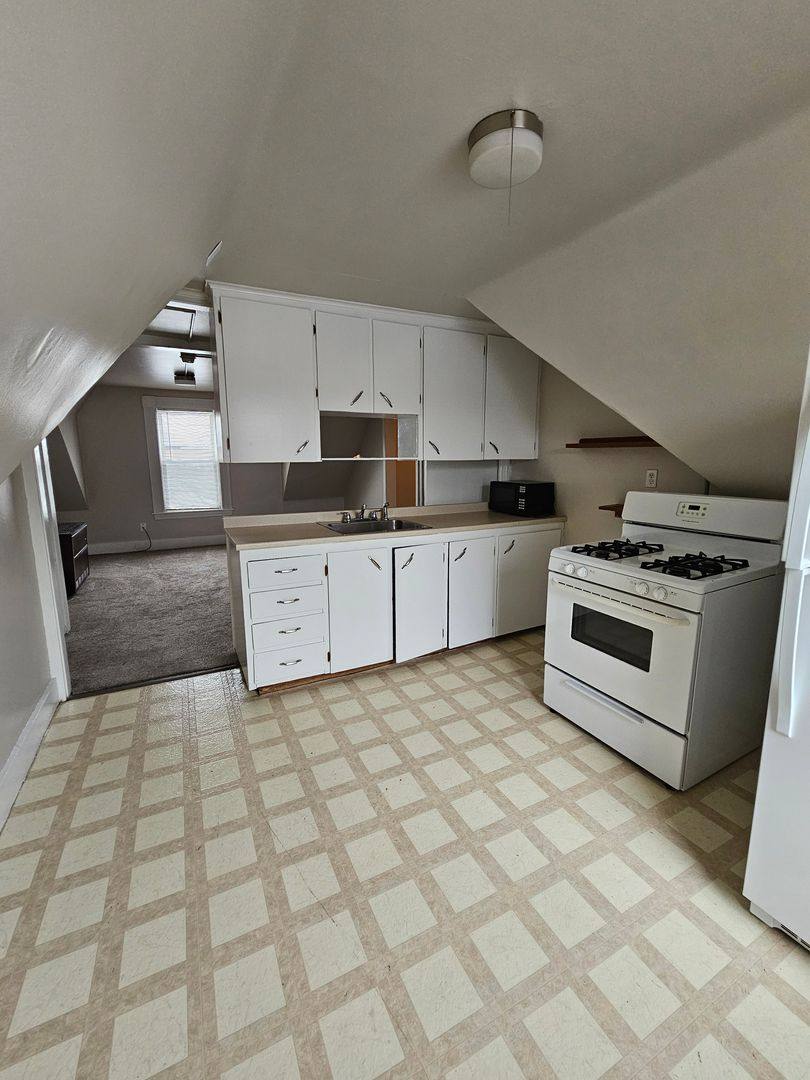 Apartment for rent at 260 Laurel St, Manchester, NH 03103
