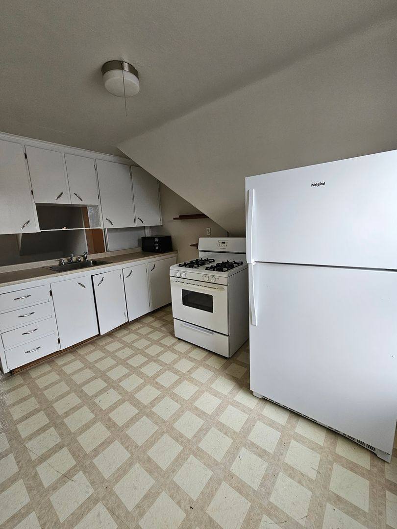 260 Laurel St, Manchester, NH 03103 - Apartment for Rent - Image 8