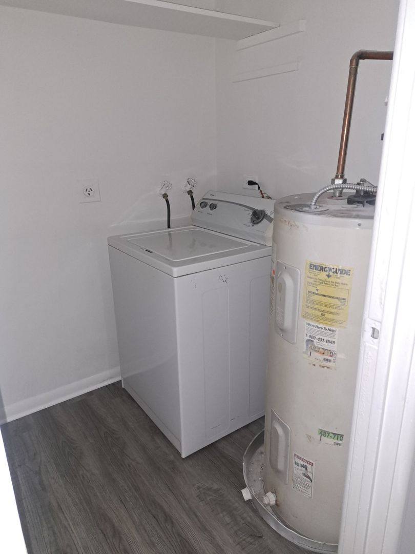 Apartment for rent at 1450 E 154th Place, Dolton, IL 60419