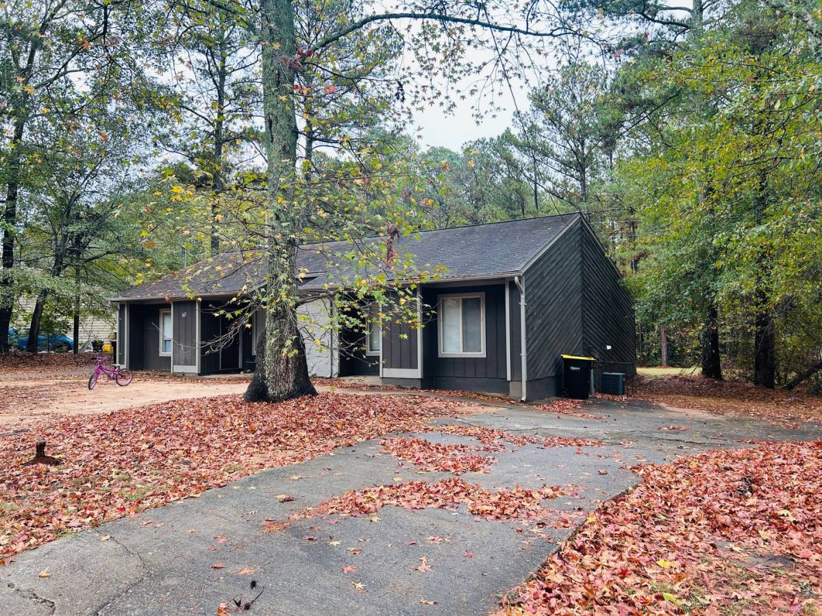 Apartment for rent at 140 Summerwood Dr, Fairburn, GA 30213