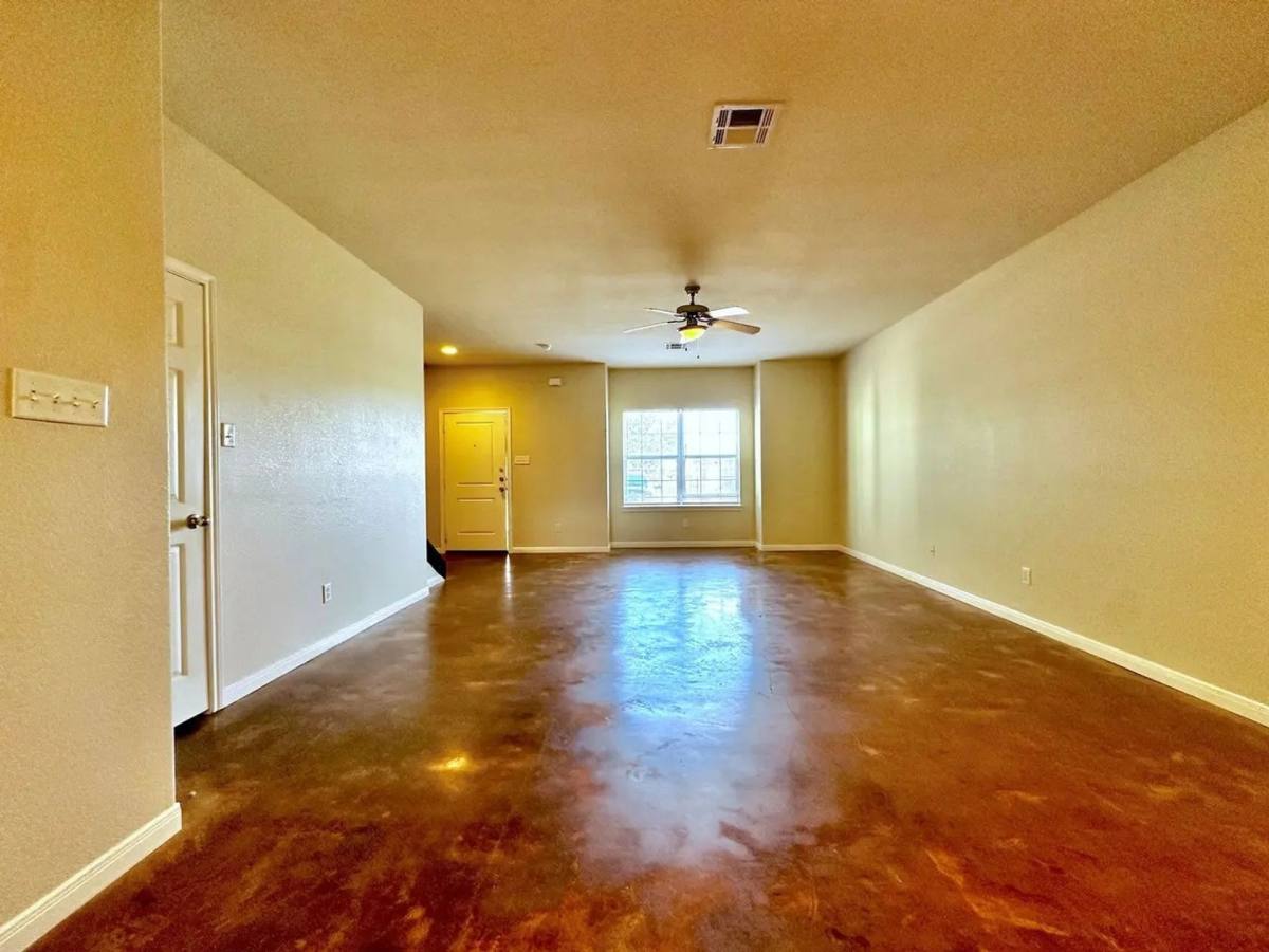 Townhouse for rent at 1925 S 12th St, Waco, TX 76706