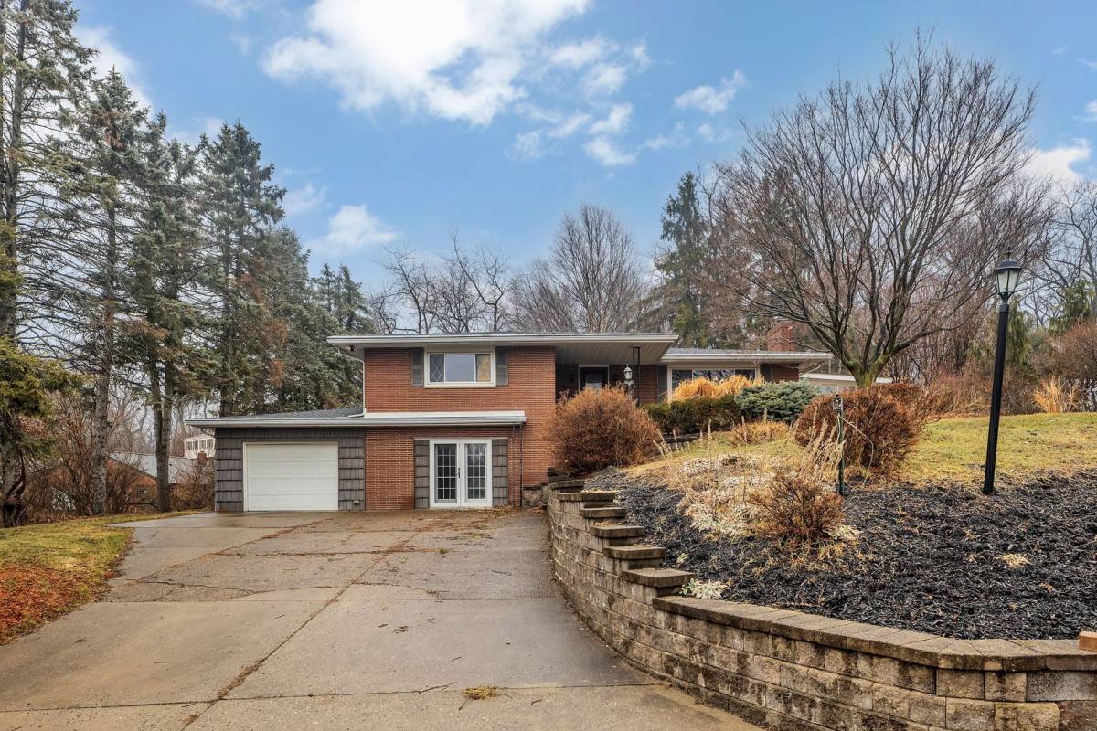 House for rent at 146 McCoy Place Rd, Sewickley, PA 15143