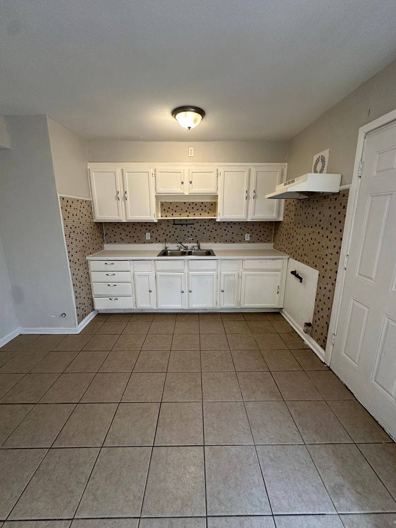 House for rent at 11302 Corrington Ave, Kansas City, MO 64134