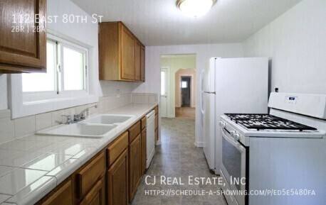 House for rent at 112 E 80th St, Kansas City, MO 64114