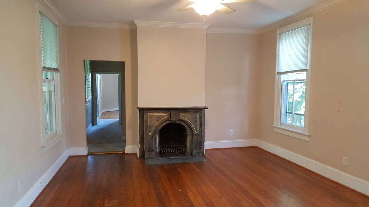 Apartment for rent at 414 London St, Portsmouth, VA 23704