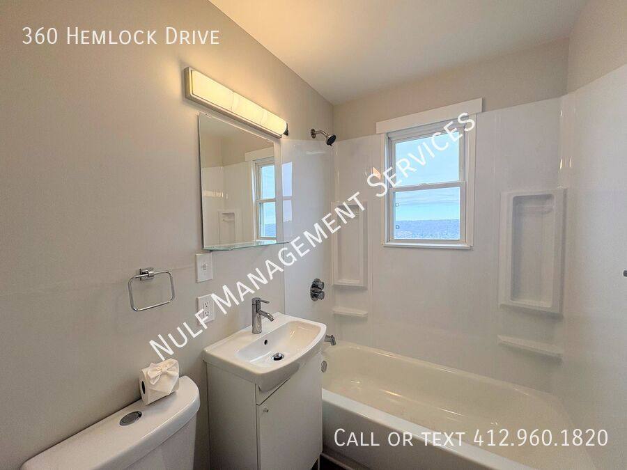 Townhouse for rent at 360 Hemlock Dr, Coraopolis, PA 15108