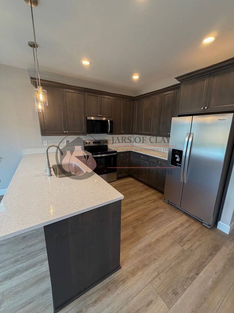 Apartment for rent at 1329 1331 Oppek St NE, Salem, OR 97303