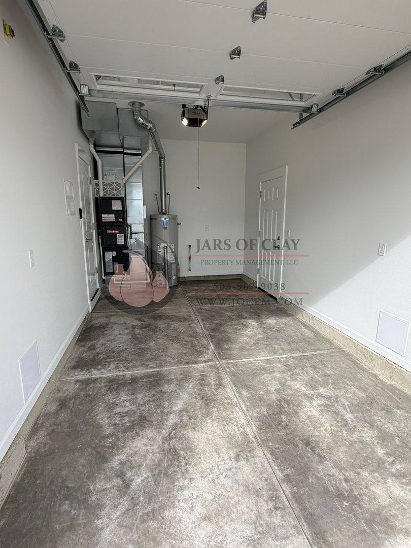 Apartment for rent at 1329 1331 Oppek St NE, Salem, OR 97303