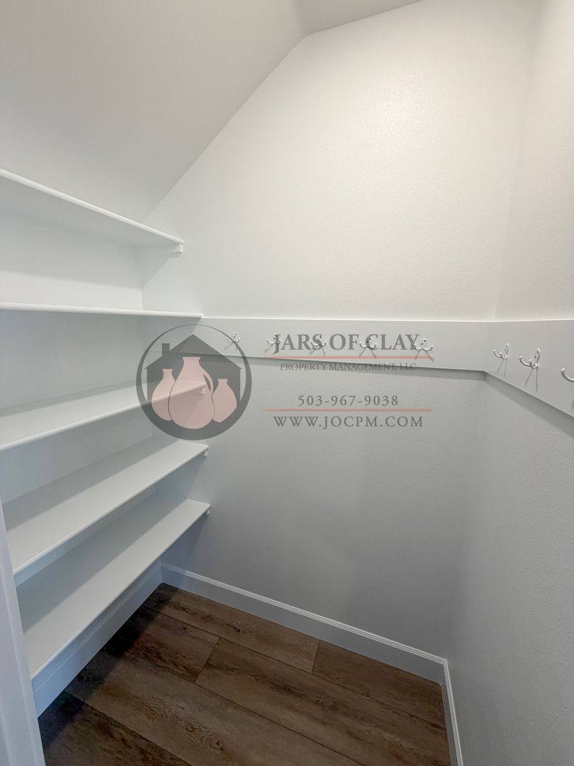 Apartment for rent at 1329 1331 Oppek St NE, Salem, OR 97303