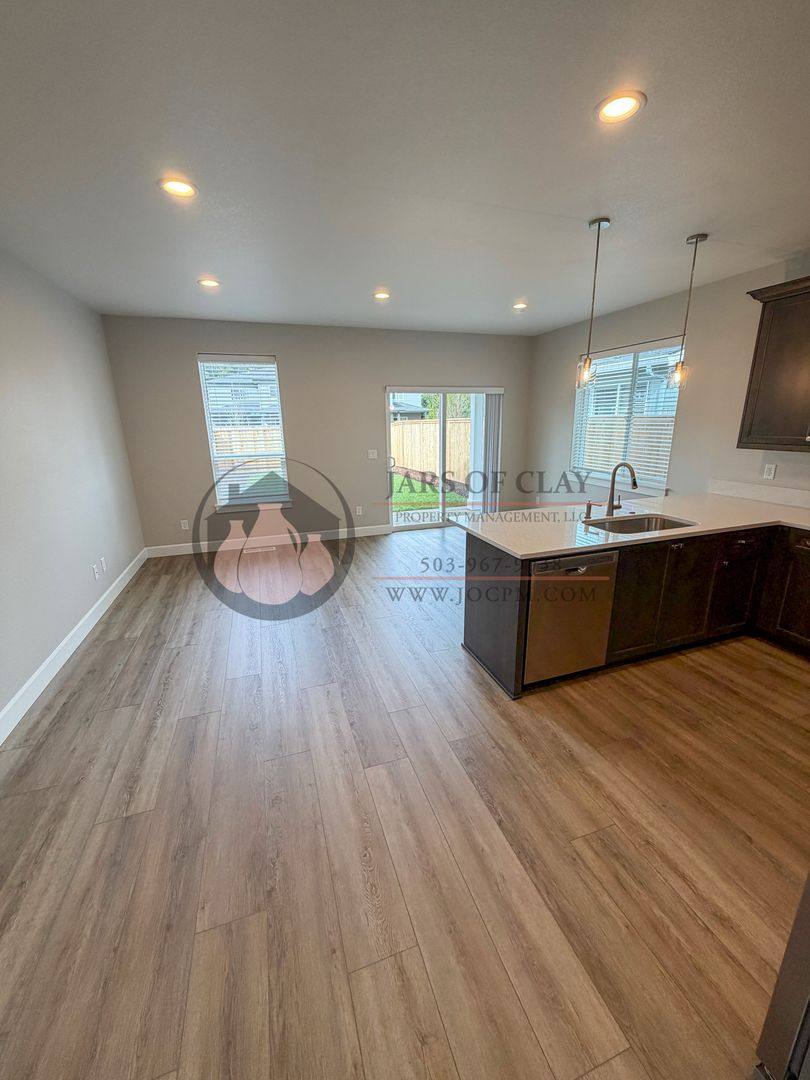 Apartment for rent at 1329 1331 Oppek St NE, Salem, OR 97303