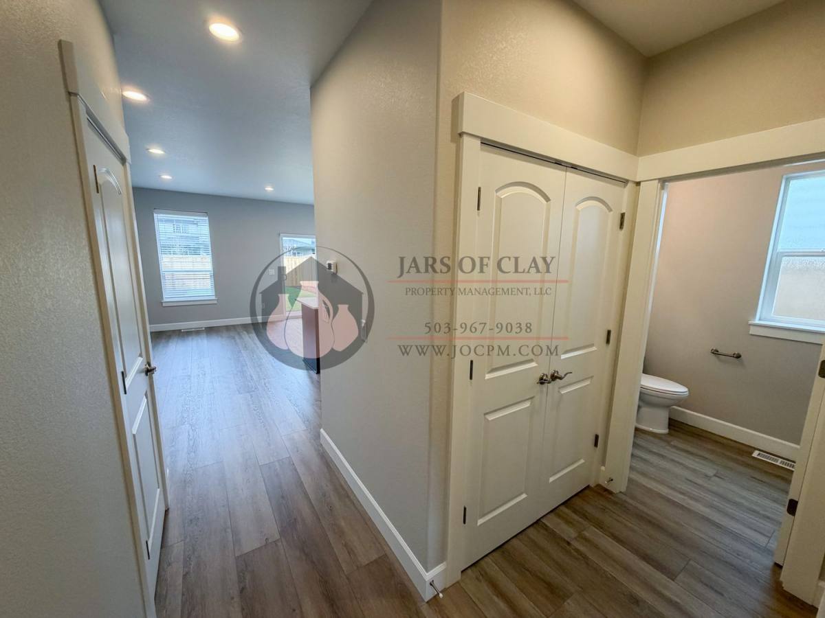Apartment for rent at 1329 1331 Oppek St NE, Salem, OR 97303