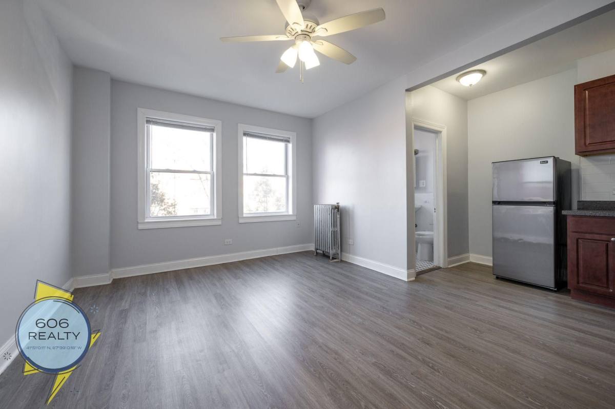 Apartment for rent at 6930 N Greenview, Chicago, IL 60626