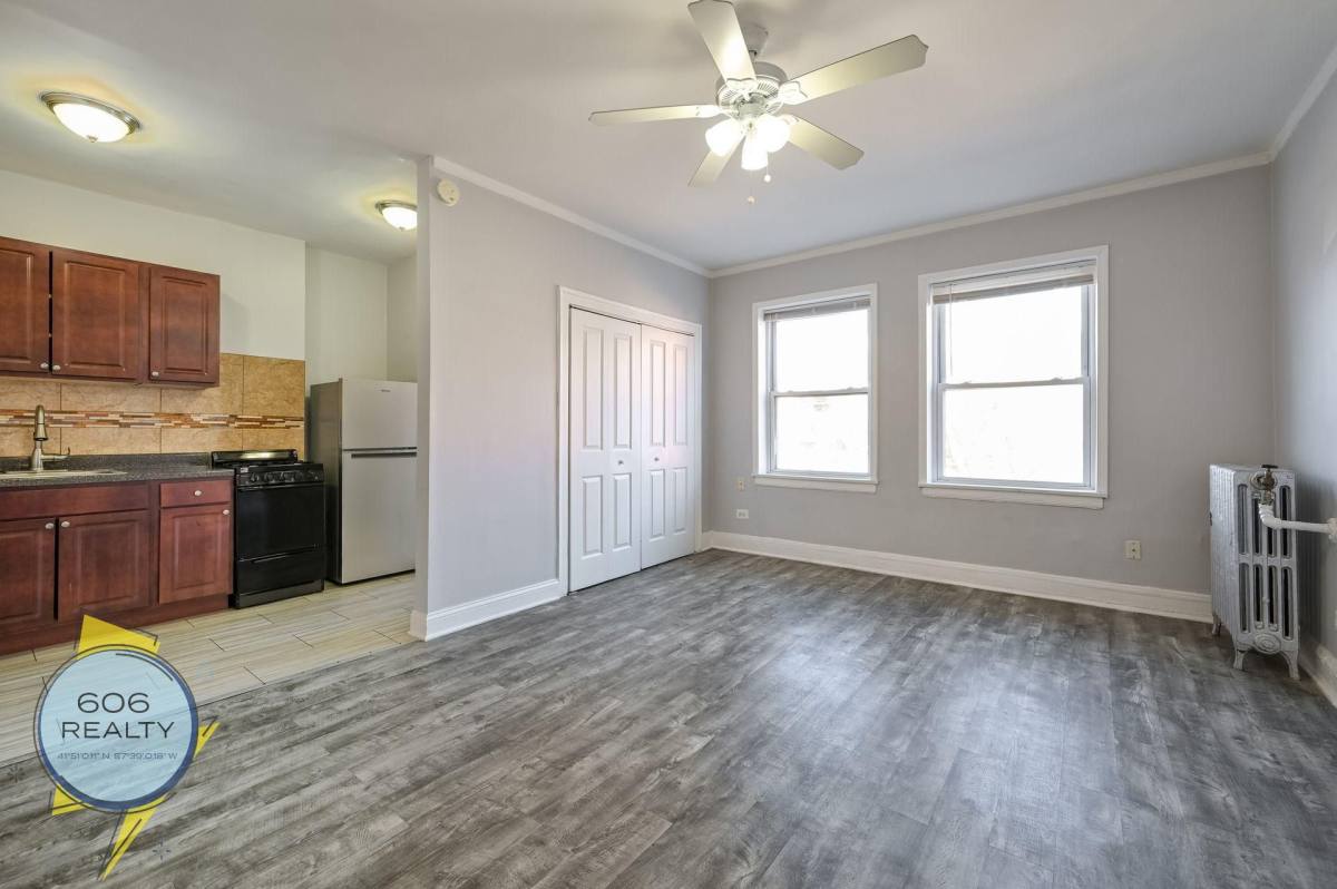 Apartment for rent at 6930 N Greenview, Chicago, IL 60626