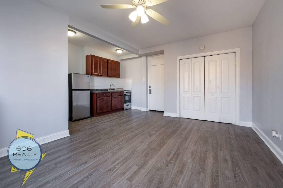 Apartment for rent at 6930 N Greenview, Chicago, IL 60626