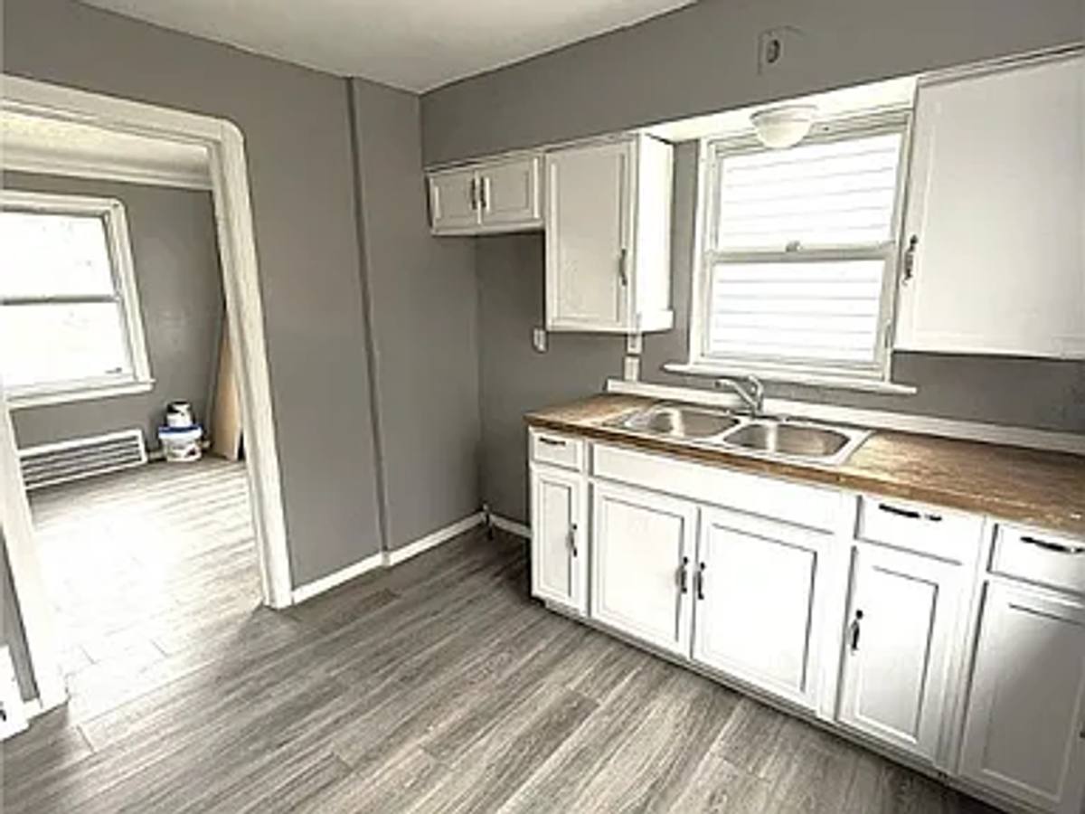 House for rent at 17312 Glendale Ave, Cleveland, OH 44128