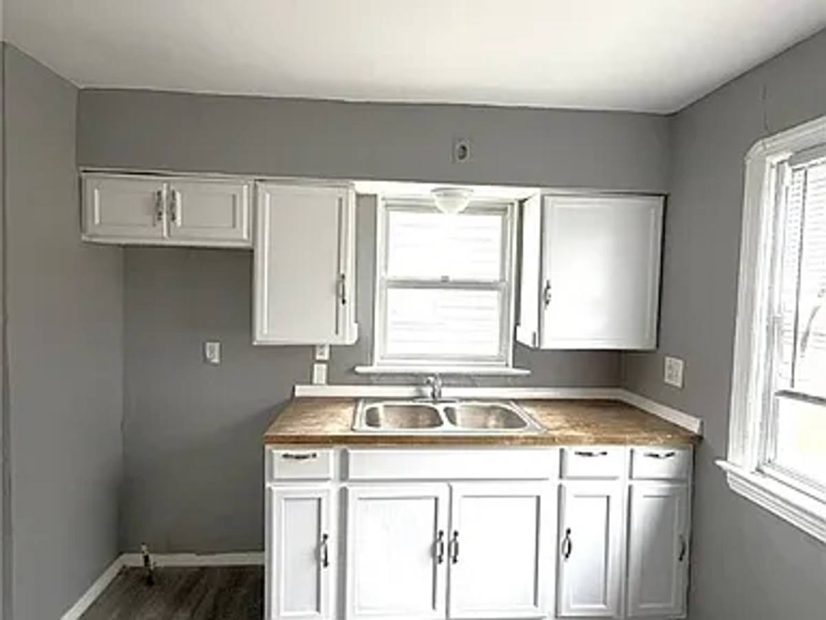 House for rent at 17312 Glendale Ave, Cleveland, OH 44128