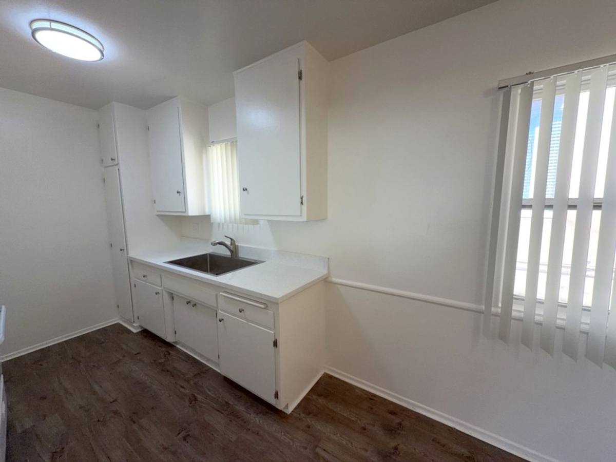 Apartment for rent at 7337-41 Variel Ave, Winnetka, CA 91306
