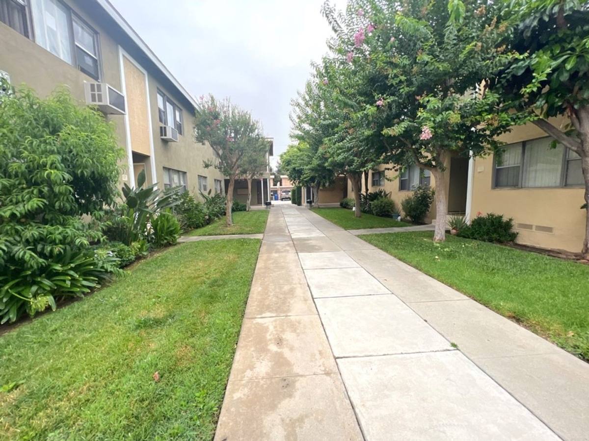 Apartment for rent at 7337-41 Variel Ave, Winnetka, CA 91306
