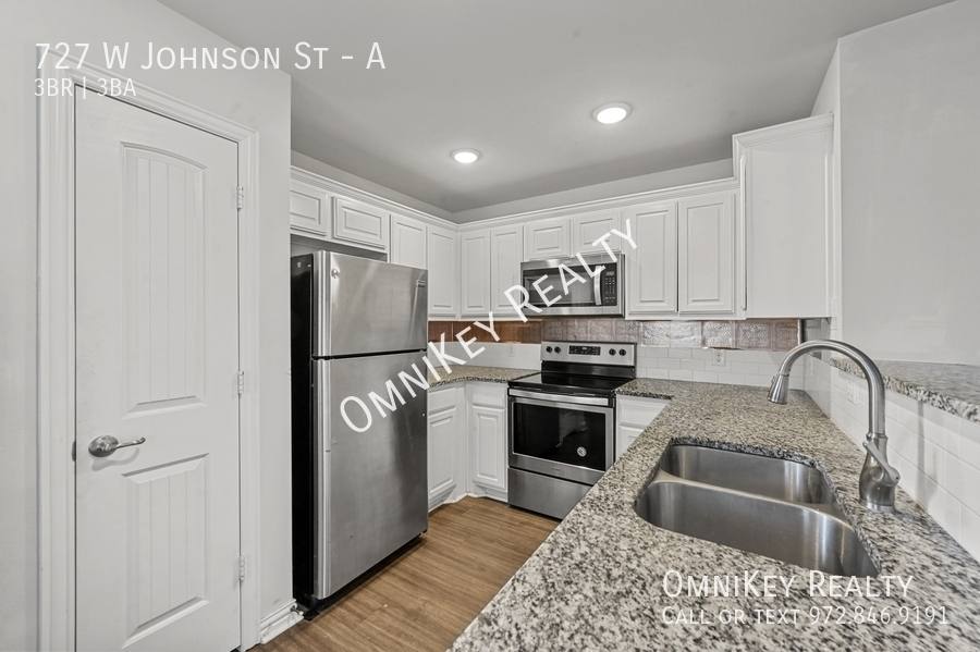 Townhouse for rent at 727 W Johnson St #A, Denison, TX 75020