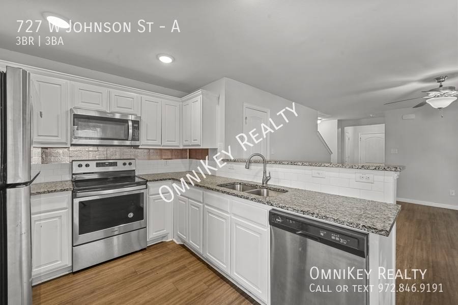 Townhouse for rent at 727 W Johnson St #A, Denison, TX 75020