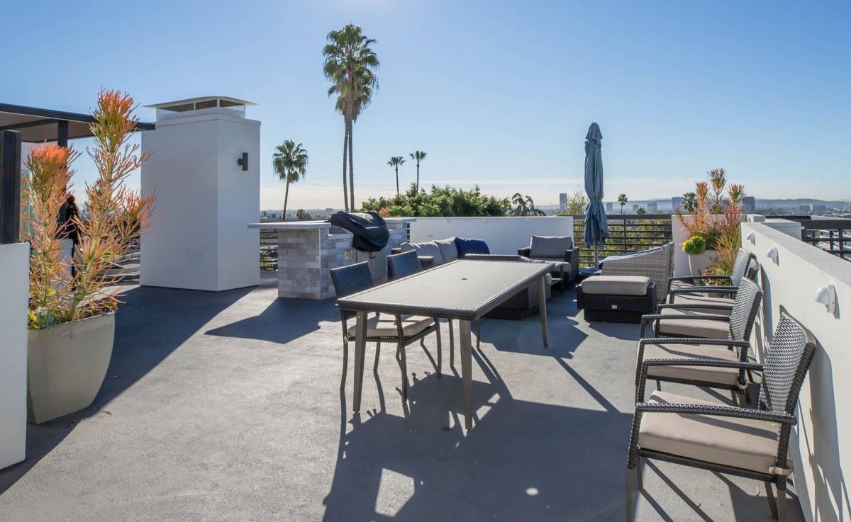 Condo for rent at 1283 Havenhurst Dr #306, Los Angeles, CA 90046