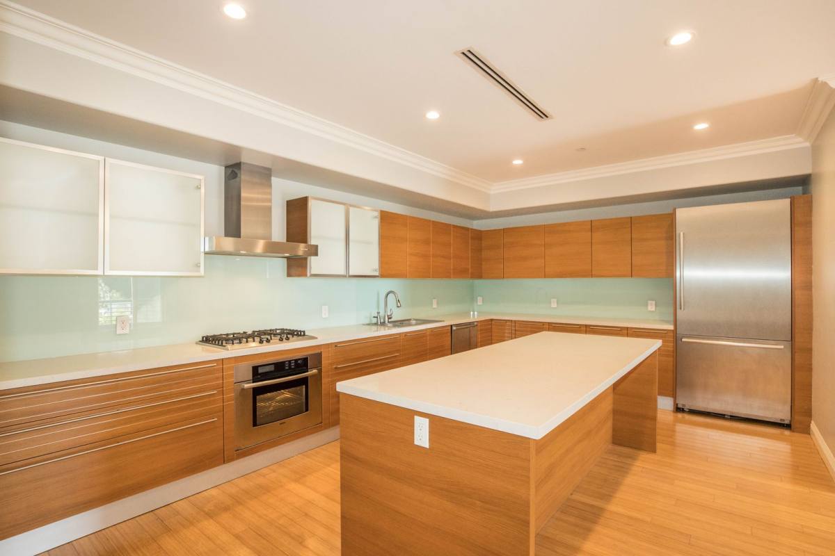 Condo for rent at 1283 Havenhurst Dr #306, Los Angeles, CA 90046